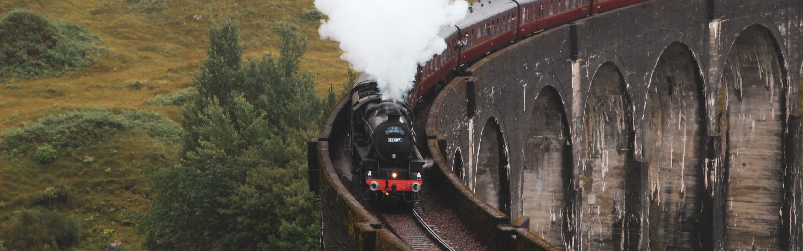 glenfinnan-viaduct-jacobite-steam-train-close